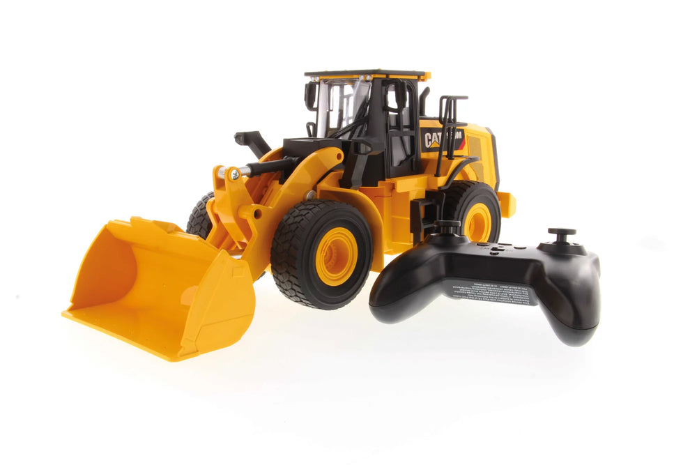 1:24 RC Cat® 950M Radlader
