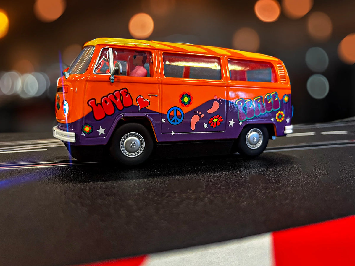 VW Bus T2b "Peace and Love"