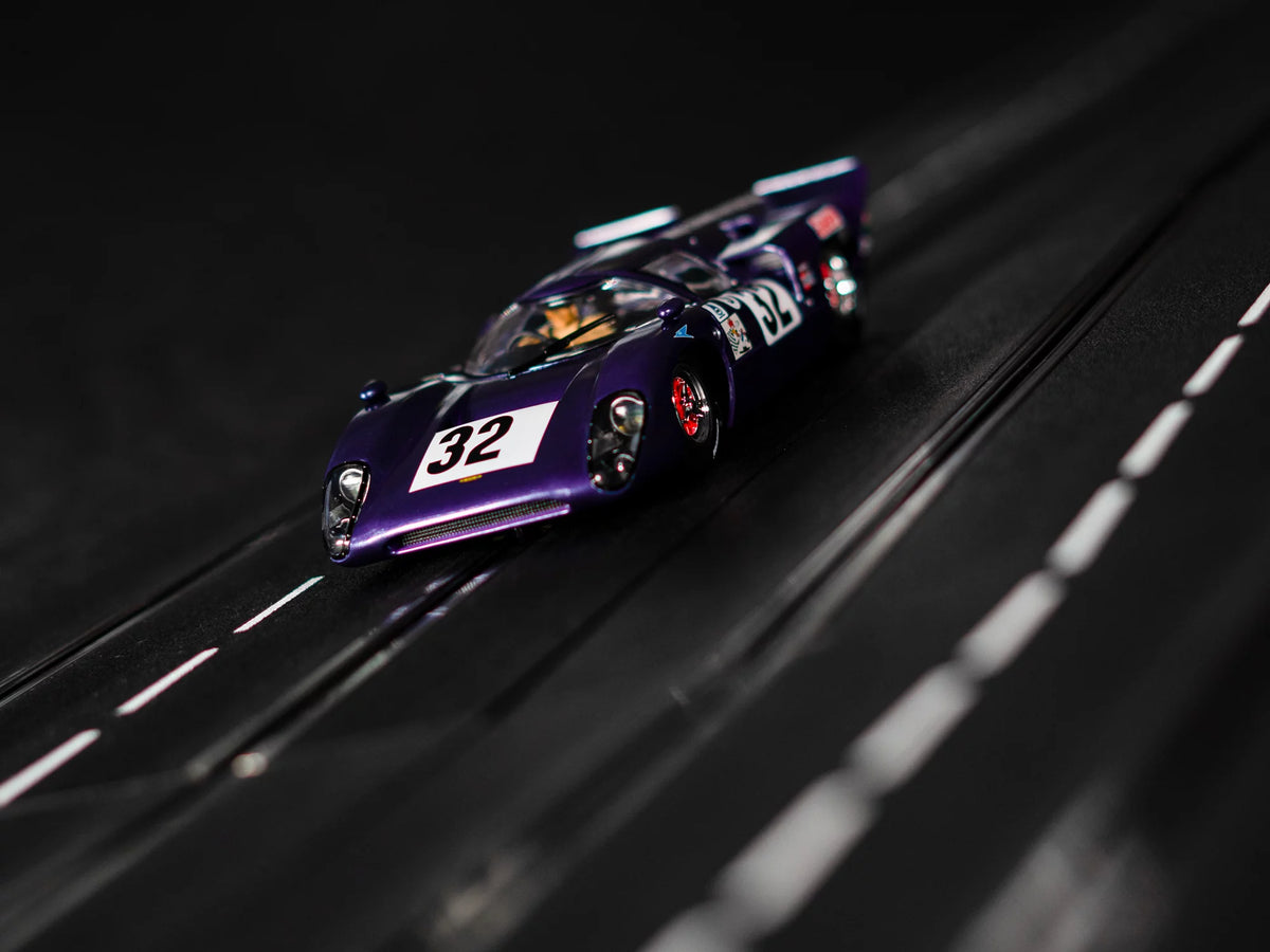 Lola T70 MKIIIb “No.32”