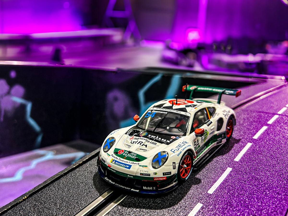 Porsche 911 "CarTech Motorsport Bonk, M. Essmann, No.54”
